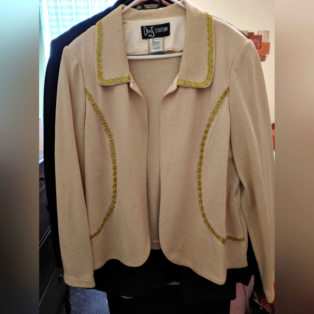 DivaSCouture brand beige/gold knit jacket size 20 never worn tags still on